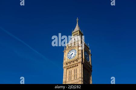 Big Ben und die Houses of Parliament in London nach der jüngsten Reinigung und Renovierung, England - Stockfoto