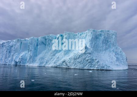 Schöne Eisberge in Geenland von einer Bootsfahrt von Ilulissat Stockfoto