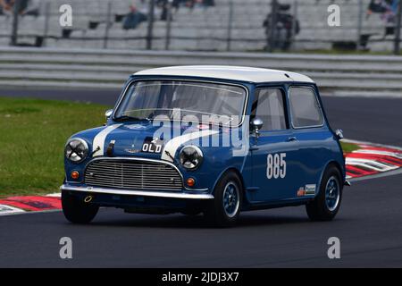 Dominic Holland, Marcus Holland, Austin Mini Cooper S, Masters Pre-1966 Touring Cars, die auf die Tage der britischen Saloon Car Championship zurückblicken, Stockfoto