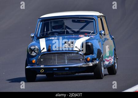 Dominic Holland, Marcus Holland, Austin Mini Cooper S, Masters Pre-1966 Touring Cars, die auf die Tage der britischen Saloon Car Championship zurückblicken, Stockfoto