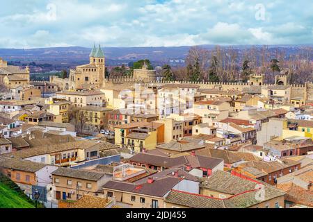 Panoramablick auf die wunderschöne mittelalterliche Stadt Toledo in Spanien. Stockfoto