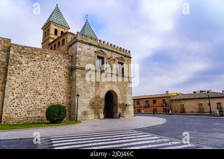 Mittelalterlicher Palast in den Straßen der antiken Stadt Toledo, Spanien. Stockfoto