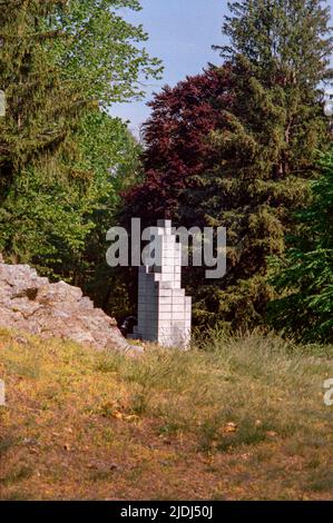 Tower DC Betonskulptur von Sol LeWitt im deCordova Skulpturenpark und Museum. Lincoln, Massachusetts, USA. Stockfoto
