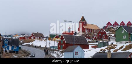 sisimiut grönland Panorama Stadtlandschaft mit bunten Häusern Stockfoto