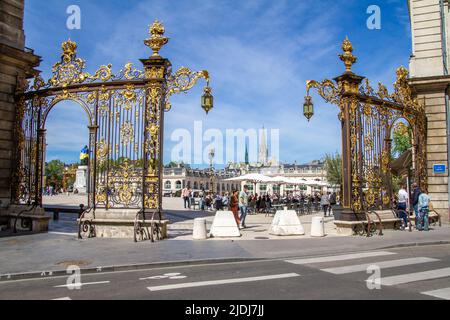 Nancy, Frankreich, 18. April 2022. Place Stanislas ist ein Platz, der zu einem klassischen Stadtensemble in Nancy, in der historischen Region Lorrai, gehört Stockfoto