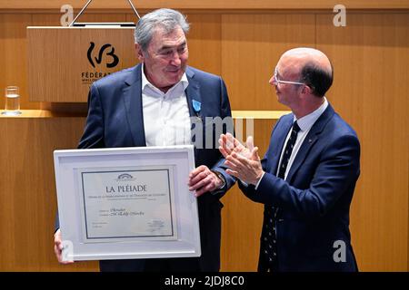 Eddy Merckx und der Vorsitzende des Brüsseler parlaments, Rudy Demotte, abgebildet bei den Feierlichkeiten zum 50. Jahrestag des parlaments der Föderation Wallonie Brüssel (Federatie Wallonie Bruxelles - Federatie Wallonie Brussel) in Brüssel, Dienstag, den 21. Juni 2022. BELGA FOTO LAURIE DIEFFEMBACQ Stockfoto