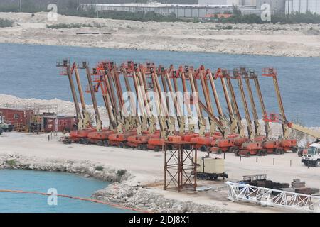 Gruppe der Arbeitsplattform JLG 1250 AJP Ultra Boom, für Arbeiten in der Höhe Stockfoto