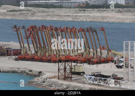 Gruppe der Arbeitsplattform JLG 1250 AJP Ultra Boom, für Arbeiten in der Höhe Stockfoto