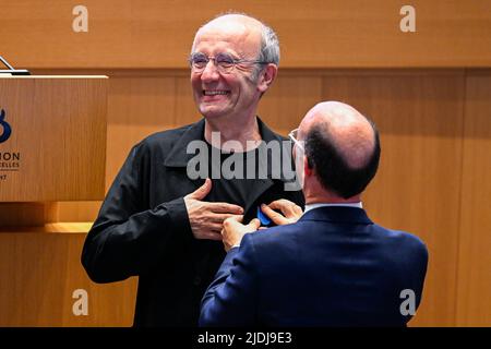 Philippe Geluck und Federation Wallonia - Brüsseler parlamentsvorsitzender Rudy Demotte im Bild bei den Feierlichkeiten zum fünfzigsten Jahrestag des parlaments der Föderation Wallonie Brüssel (Federatie Wallonie Bruxelles - Federatie Wallonie Brussel) in Brüssel, Dienstag, den 21. Juni 2022. BELGA FOTO LAURIE DIEFFEMBACQ Stockfoto