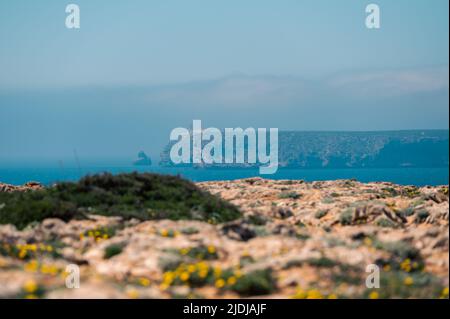 Cabo de San Vicente ist ein geografisches Merkmal im äußersten Südwesten Portugals, das die westliche Grenze des Golfs von Cadi markiert. Stockfoto