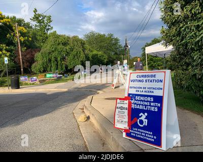 21. Juni 2022, Washington, District of Columbia, USA: Am Primary Day ist in allen Wahllokalen im District of Columbia eine Abstimmung möglich. (Bild: © Sue Dorfman/ZUMA Press Wire) Stockfoto