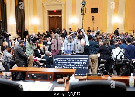 Washington, USA. 21.. Juni 2022. House Select Committee, das den Anschlag vom 6. Januar untersucht - Fotografen fotografieren die Zeugen, die während der Anhörung am Dienstag, den 21. Juni 2022 auf dem Capitol Hill eintreffen. (Foto von Doug Mills/Pool/Sipa USA) Quelle: SIPA USA/Alamy Live News Stockfoto