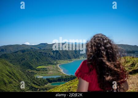 Azoren, herrlicher Panoramablick auf Lagoa do Fogo - ' Fire Lake ' -, Insel São Miguel auf den Azoren, Portugal, Europa. Stockfoto