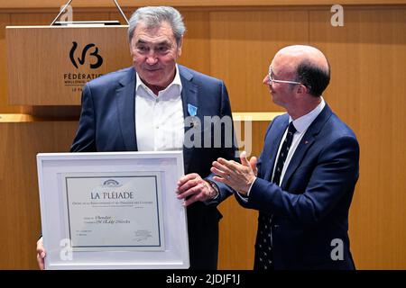 Eddy Merckx und Philippe Geluck im Bild bei den Feierlichkeiten zum fünfzigsten Jahrestag des parlaments der Föderation Wallonie Brüssel (Federatie Wallonie Bruxelles - Federatie Wallonie Brussel) in Brüssel, Dienstag, den 21. Juni 2022. BELGA FOTO LAURIE DIEFFEMBACQ Stockfoto