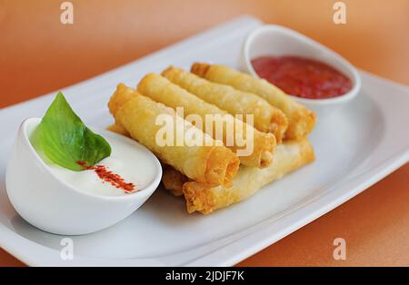 Gerollte Knusprige Konditorei Sigara Borek, Traditionelles Türkisches Gericht Stockfoto