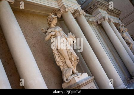 Statues of earth and air personified Stockfoto