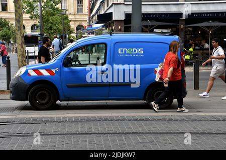 Marseille, Frankreich. 21.. Juni 2022. Ein Enedis-Dienstwagen auf der Straße in PACA, Marseille. Im Netz von Enedis sind mehrere technische Zwischenfälle aufgetreten, durch die in Marseille 10.000 Haushalte an Strom verloren wurden. (Bild: © Gerard Bottino/SOPA Images via ZUMA Press Wire) Stockfoto