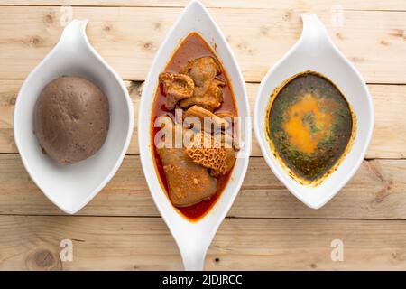 Amala und Ewedu mit Rindereintopf Stockfoto