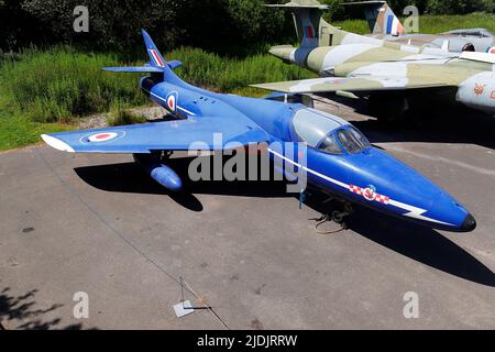 Eine Ausstellung von Hawker Hunter T7-Trainingsflugzeugen mit zwei Sitzplätzen aus dem Jahr 1955 im Yorkshire Air Museum in Elvington, North Yorkshire Stockfoto