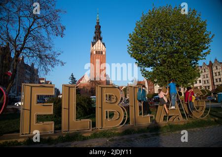 I Love Elblag Schild und St. Nikolaus Kathedrale in der Altstadt von Elblag, Polen © Wojciech Strozyk / Alamy Stock Photo Stockfoto