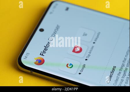 New york, USA - 21. juni 2022: Firefox-Browser mit Apps auf dem Smartphone-Bildschirm Nahaufnahme Stockfoto