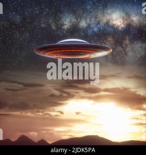 Nicht identifiziertes fliegendes Objekt, UFO. Alien-Raumschiff, das am Himmel mit der Sonne im Hintergrund gravitiert. 3D Illustration, Ufologiekonzept. Stockfoto