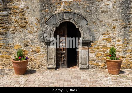 Die Kirche und der Glockenturm in der Mission San Francisco de la Espada, San Antonio, Texas, USA Stockfoto