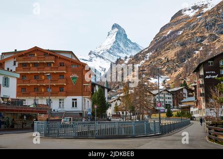 Eine Landschaftsansicht des Matterhorns und der Stadt Zermatt, Schweiz Stockfoto