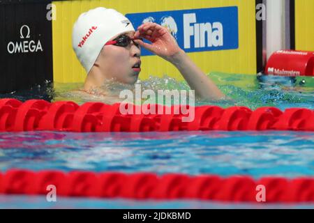 Budapest, Ungarn. 21.. Juni 2022. Chen Jie aus China reagiert nach dem Halbfinale der Frauen 50m bei den FINA-Weltmeisterschaften 19. in Budapest, Ungarn, 21. Juni 2022. Quelle: Zheng Huansong/Xinhua/Alamy Live News Stockfoto