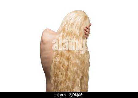 Frau mit langen blonden und lockigen Haaren. Frau Rücken isoliert. Stockfoto
