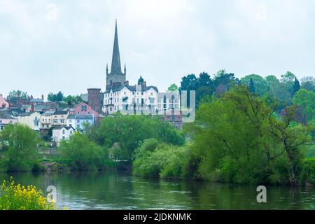 Der Fluss Wye, der durch Ross-on-Wye, Herefordshire, Großbritannien, fließt Stockfoto