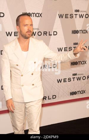 NEW YORK, NEW YORK - 21. JUNI: Aaron Paul nimmt am 21. Juni 2022 in New York City an der Premiere der 'Westworld'-Saison 4 von HBO in der Alice Tully Hall, Lincoln Center, Teil. Stockfoto