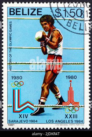 BELIZE - UM 1981: Eine in Belize gedruckte Marke zeigt Boxen, olympischen Sport, um 1981 Stockfoto