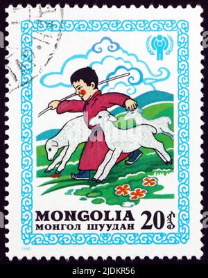 MONGOLEI - UM 1980: Eine in der Mongolei gedruckte Marke zeigt den Hirten, der die Wahrheit spricht, Kindergeschichte, um 1980 Stockfoto