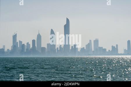 Kuwait-Stadt. 21.. Juni 2022. Das am 21. Juni 2022 aufgenommene Foto zeigt den Blick auf die Stadt in Kuwait-Stadt, Kuwait. Quelle: Asad/Xinhua/Alamy Live News Stockfoto