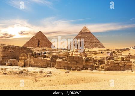Die große Sphinx bei den Pyramiden von Ägypten, Blick auf den Sonnenuntergang, Gizeh Stockfoto