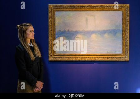 London, Großbritannien. 21.. Juni 2022. Claude Monet, Waterloo Bridge, effet de brume, est £22-32m, in the London Evening Sale am 28. Juni - Eine Vorschau auf die 20./21. Century London to Paris Sale Series bei Christie's, London. Kredit: Guy Bell/Alamy Live Nachrichten Stockfoto