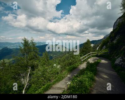 Wanderweg den Kehlstein hinunter in Deutschland Stockfoto