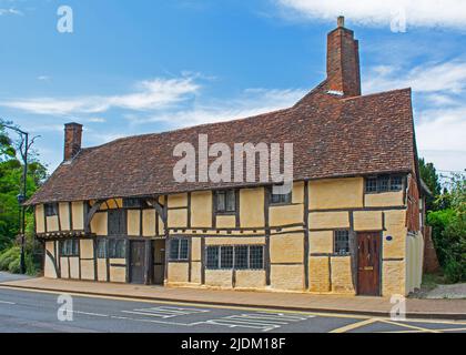 Masons Court, ein schönes Fachwerkhaus in Stratford-upon-Avon, Warwickshire. Es wurde 1481 erbaut und ist wahrscheinlich das älteste Gebäude der Stadt. Stockfoto