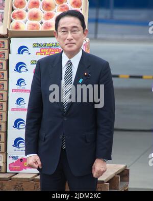 Japans Premierminister Fumio Kishida nimmt am 22. Juni 2022 an der Kampagne für die Wahlen zum Oberhaus in der Präfektur Fukushima, Japan, Teil. Stockfoto