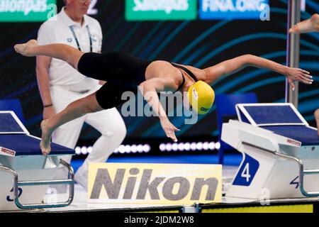 BUDAPEST, UNGARN - 21. JUNI: Madison Wilson aus Australien tritt am 21. Juni 2022 in Budapest, Ungarn, bei der Freistil der Frauen 200m während der FINA World Aquatics Championships in der Duna Arena an (Foto: Nikola Krstic/Orange Picles) Stockfoto