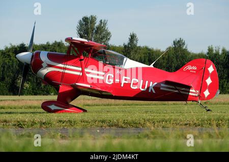 Pitts S-1C spezieller einsitziger Kunstflug-Doppeldecker, registriert als G-FCUK, gesehen im Juni 2022 in Großbritannien Stockfoto