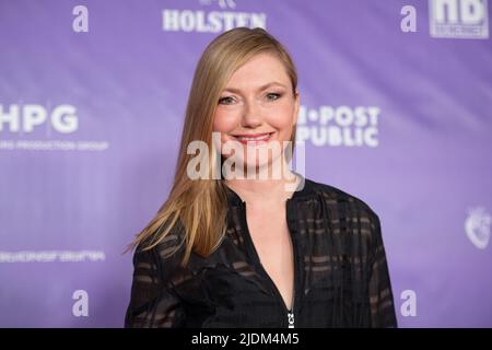 Hamburg, Deutschland. 21.. Juni 2022. Johanna Christine Gehlen kommt zum Jahresempfang 'Moin 2022 Mittsommer' des Hamburger Filmfonds auf Kampnagel. Quelle: Daniel Reinhardt/dpa/Alamy Live News Stockfoto