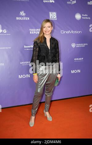 Hamburg, Deutschland. 21.. Juni 2022. Johanna Christine Gehlen kommt zum Jahresempfang 'Moin 2022 Mittsommer' des Hamburger Filmfonds auf Kampnagel. Quelle: Daniel Reinhardt/dpa/Alamy Live News Stockfoto