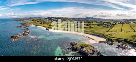 Luftaufnahme des Great Pollet Sea Arch, Fanad Peninsula, County Donegal, Irland. Stockfoto