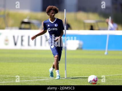 Stadt Gelsenkirchen, Deutschland. 22.. Juni 2022. firo : 06/22/2022, Fuvuball, 1. Bundesliga, Saison 2022/2023, FC Schalke 04, Training, Trainingsbeginn, Sidi SANE/dpa/Alamy Live News Stockfoto