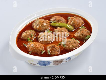 Kofta ist ein köstliches und würziges Fleisch-Ball-Fleisch-und-Fleisch-und-Fleisch- Mit Hammelfleisch oder Rindfleisch zubereitet und in dickem Soße gekocht. Ähnlich berühmt ist es auch in der Türkei. Stockfoto