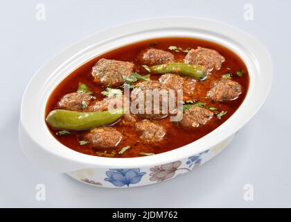 Kofta ist ein köstliches und würziges Fleisch-Ball-Fleisch-und-Fleisch-und-Fleisch- Mit Hammelfleisch oder Rindfleisch zubereitet und in dickem Soße gekocht. Ähnlich berühmt ist es auch in der Türkei. Stockfoto