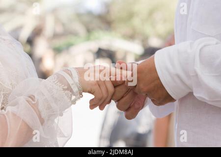 Jüdische Hochzeit das Glas brechen für viel Glück Stockfoto