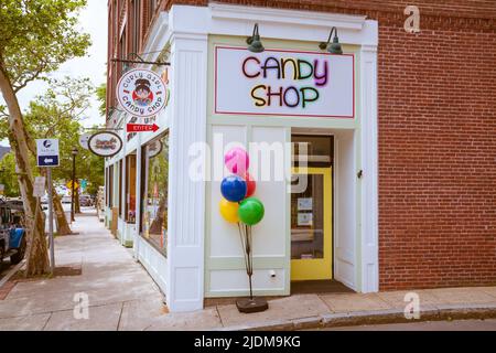 Salem, MA USA - 12. Juni 2022 - Curly Girl Candy Shop Exterieur Stockfoto